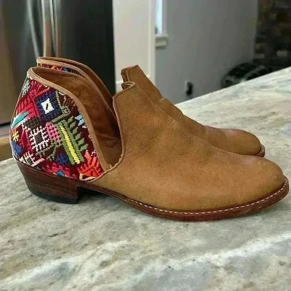 Women’s Booties Brown with embroidery details on the back. Unknown size. Slip on